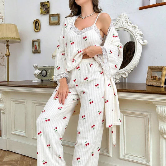 Pyjama-Set mit Kirschmuster und Spitzenbesatz (3-teilig) - XL - image 0