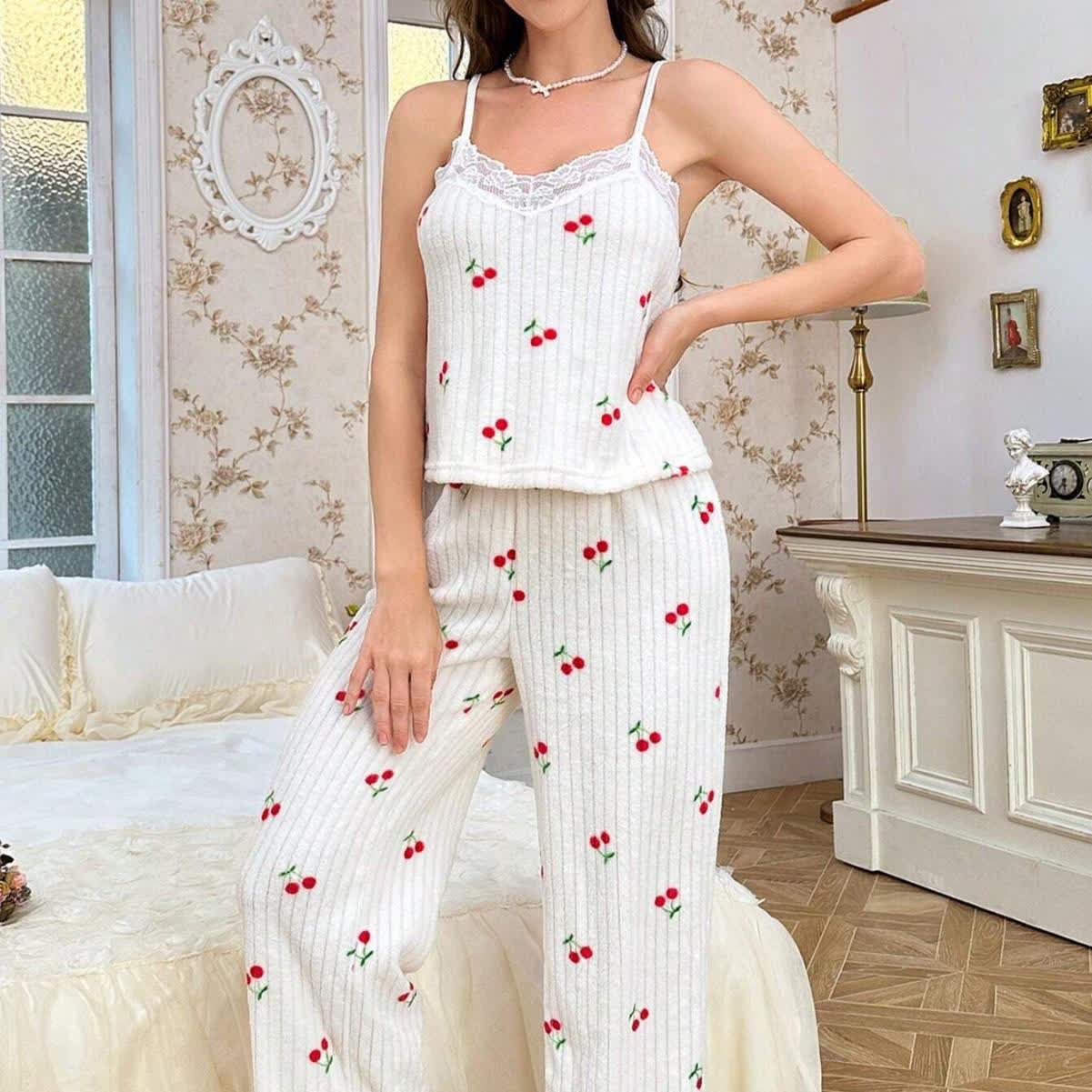 Pyjama-Set mit Kirschmuster und Spitzenbesatz (3-teilig) - image 3