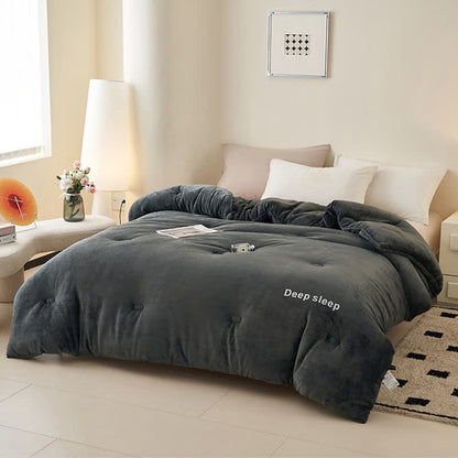 Flauschige, warme Plüschdecke mit Buchstabendruck - image 1