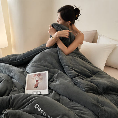 Flauschige, warme Plüschdecke mit Buchstabendruck - image 3