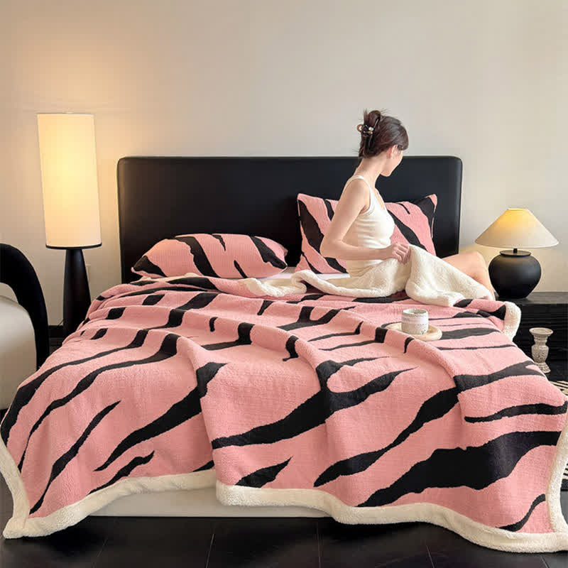 Jacquard-Sherpa-Überwurfdecke mit Zebramuster - Rosa - 2 Kissenbezüge - 48cm x 74cm - image 2