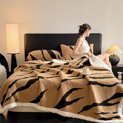 Jacquard-Sherpa-Überwurfdecke mit Zebramuster - Kaffee - 2 Kissenbezüge - 48cm x 74cm - image 6