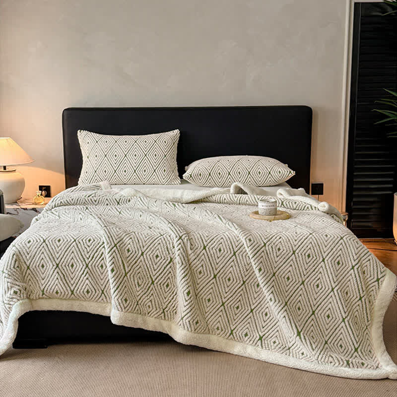 Sherpa-Überwurfdecke mit geometrischem Rautenmuster und Jacquardmuster - image 19