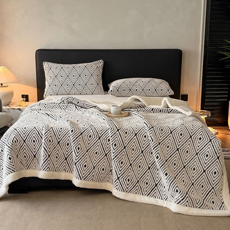 Sherpa-Überwurfdecke mit geometrischem Rautenmuster und Jacquardmuster - image 14