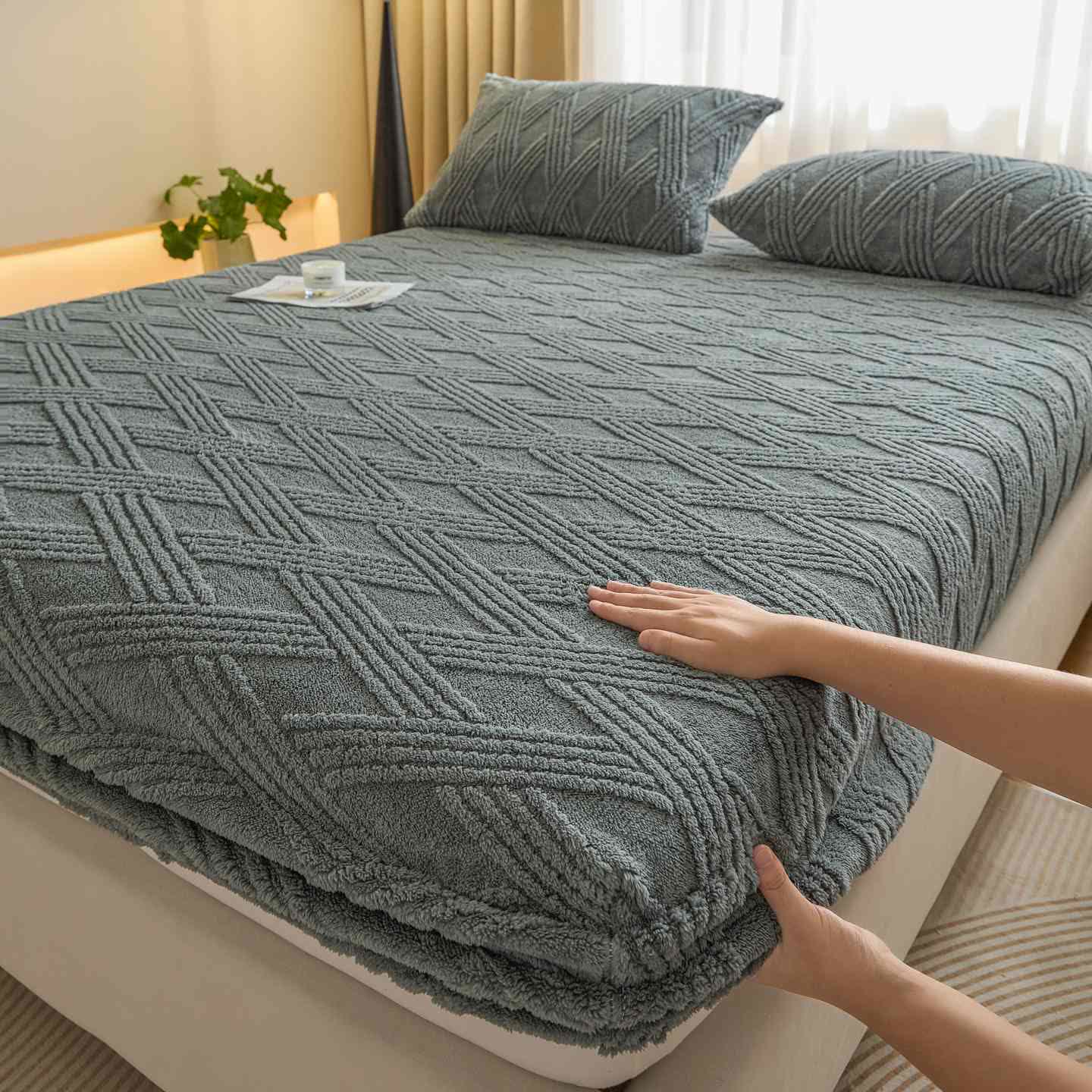 Warmes Spannbettlaken aus gestreiftem Rautenfleece - Dunkelgrau - Laken mit 2 Kissenbezügen - 200cm x 230cm - image 3