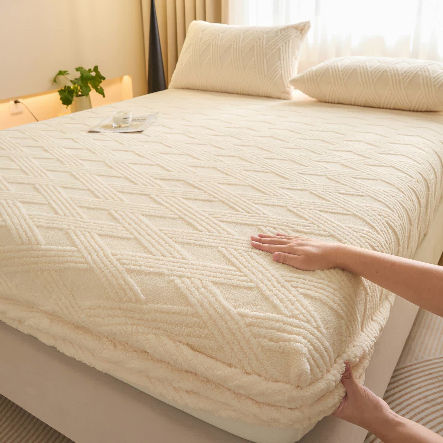 Warmes Spannbettlaken aus gestreiftem Rautenfleece - Beige - Laken mit 2 Kissenbezügen - 200cm x 230cm - image 2