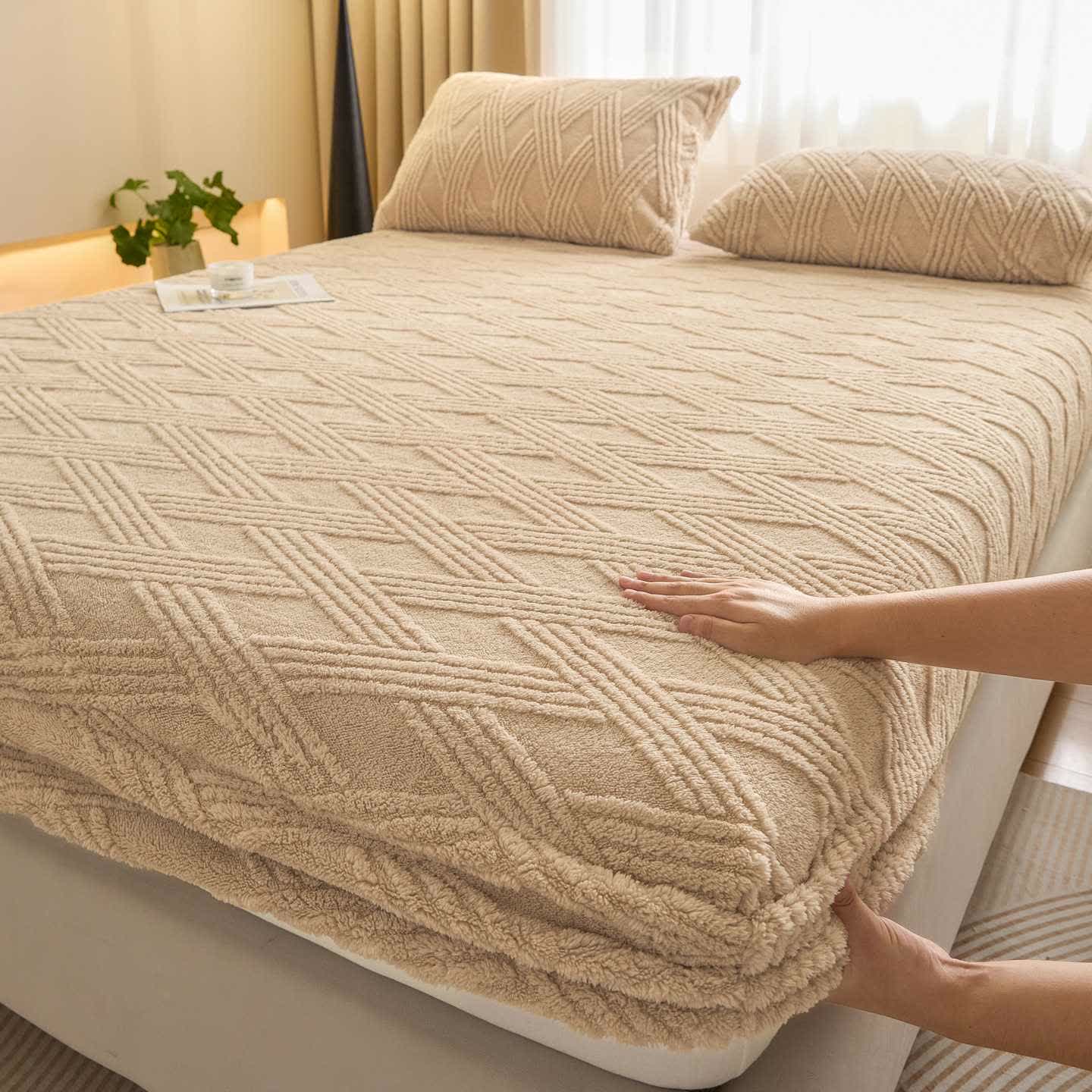 Warmes Spannbettlaken aus gestreiftem Rautenfleece - Khaki - Laken mit 2 Kissenbezügen - 200cm x 230cm - image 1
