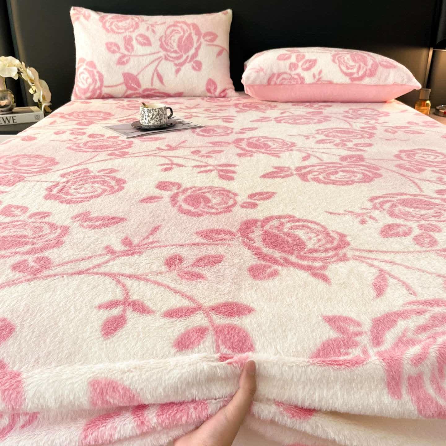 Warmes Spannbettlaken aus Fleece mit rosa Rosen - image 3