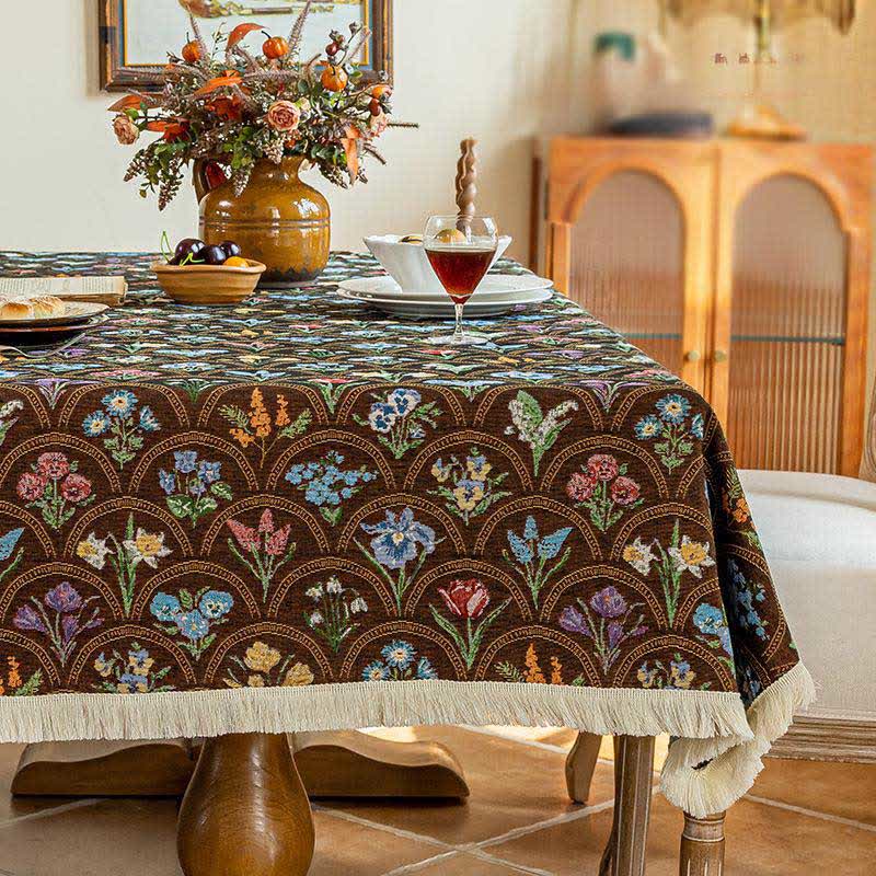 Vintage Tischdecke mit Quaste und blühendem Blumenstrauß - image 7