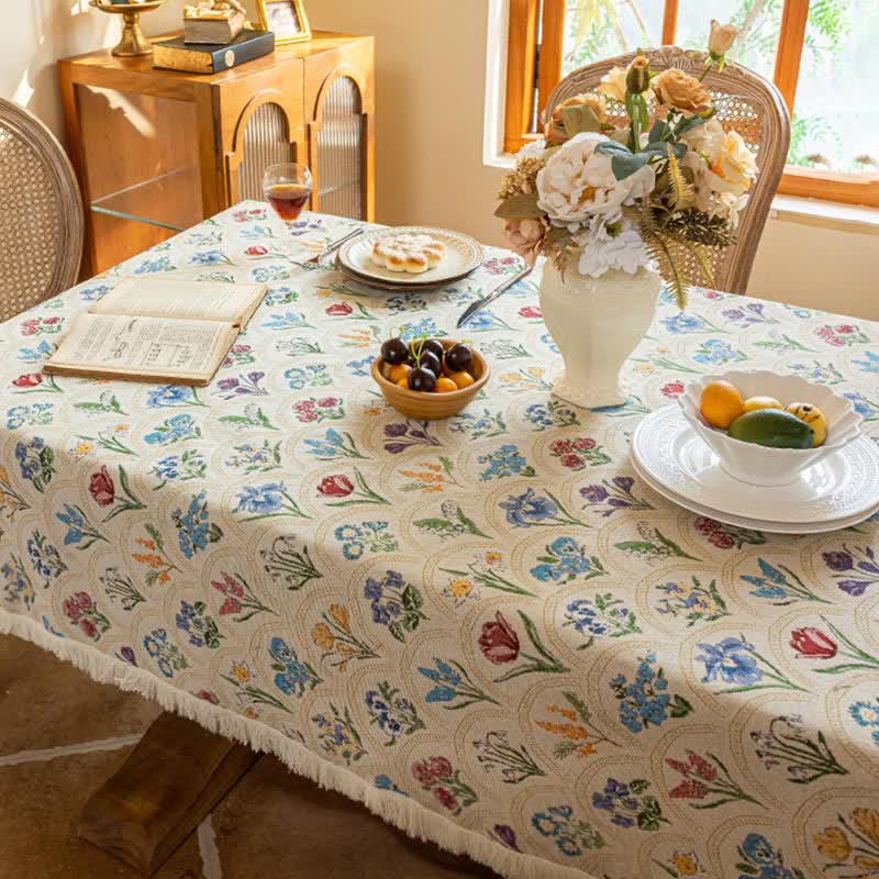 Vintage Tischdecke mit Quaste und blühendem Blumenstrauß - image 15