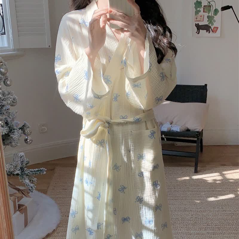 Blauer Kimono-Bademantel mit Schleifenmuster - image 0