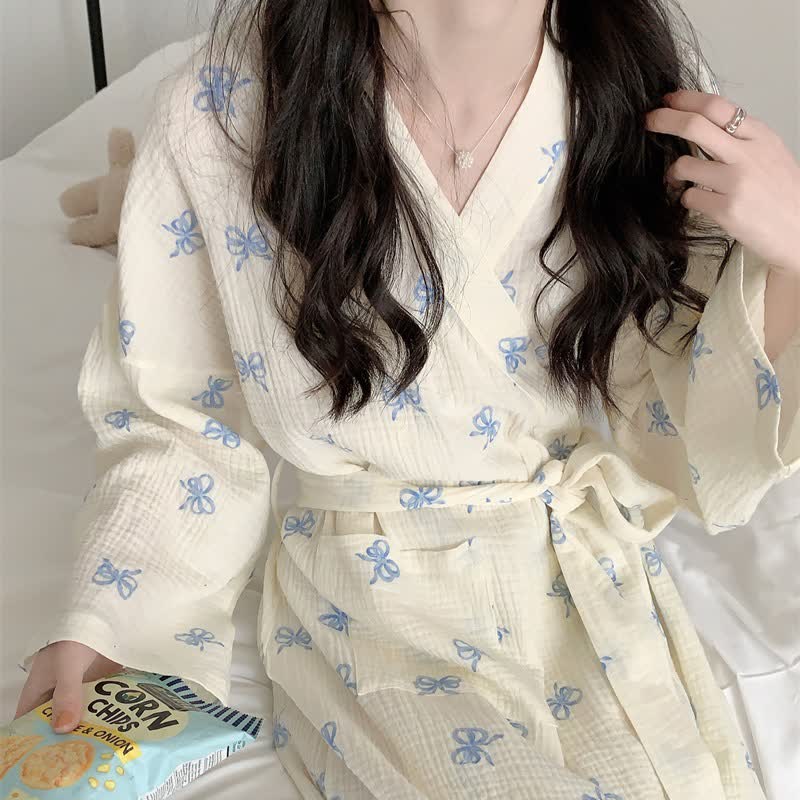 Blauer Kimono-Bademantel mit Schleifenmuster - image 5