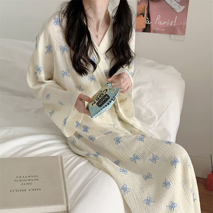 Blauer Kimono-Bademantel mit Schleifenmuster - image 4