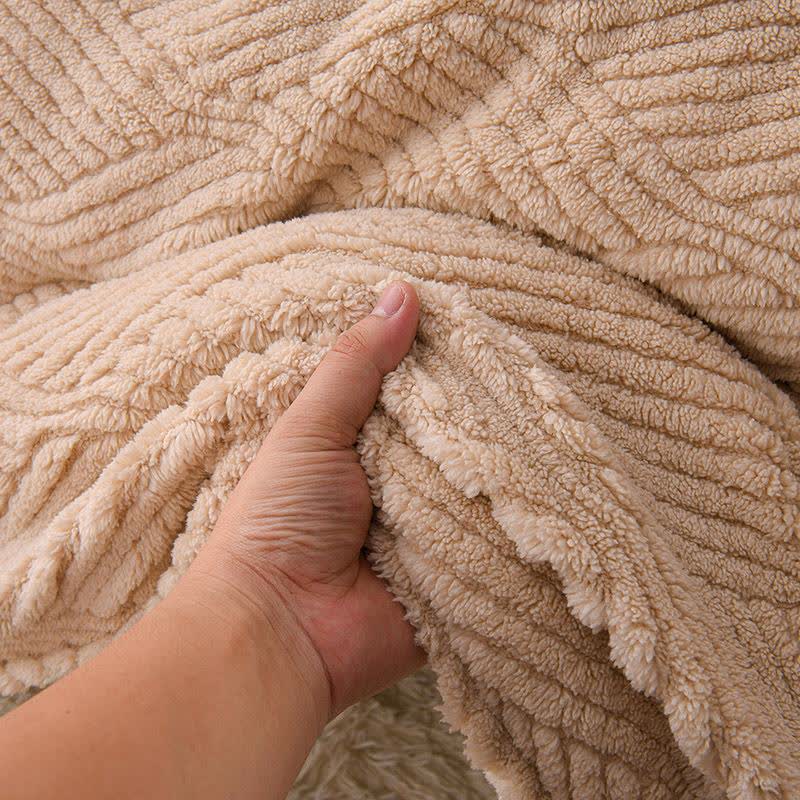 Sherpa-Plüschdecke mit wellenförmigen Streifen aus Jacquard - image 2