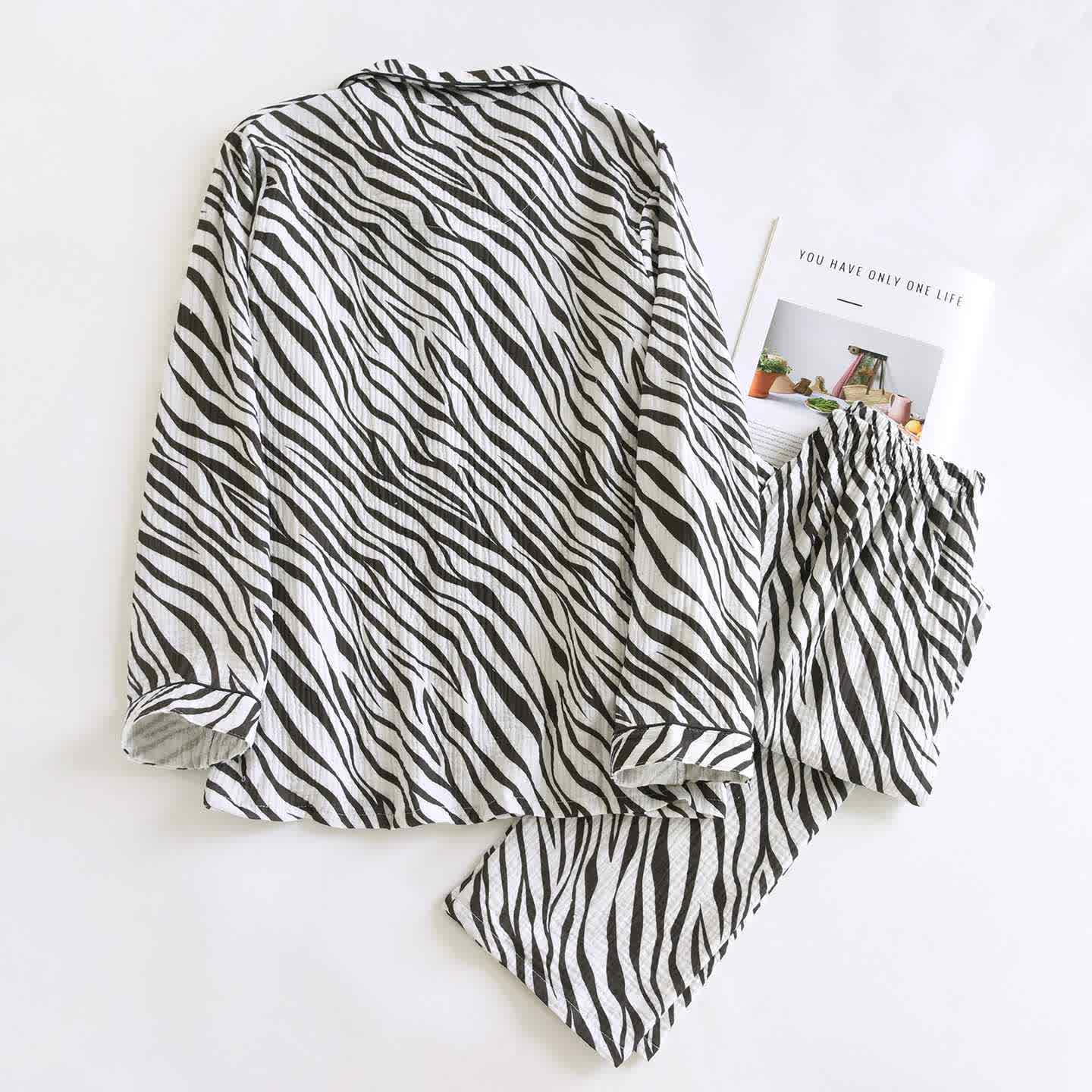 Modernes Pyjama-Set aus Baumwollgaze mit Zebrastreifen - image 2