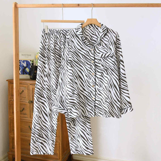 Modernes Pyjama-Set aus Baumwollgaze mit Zebrastreifen - XL - image 0