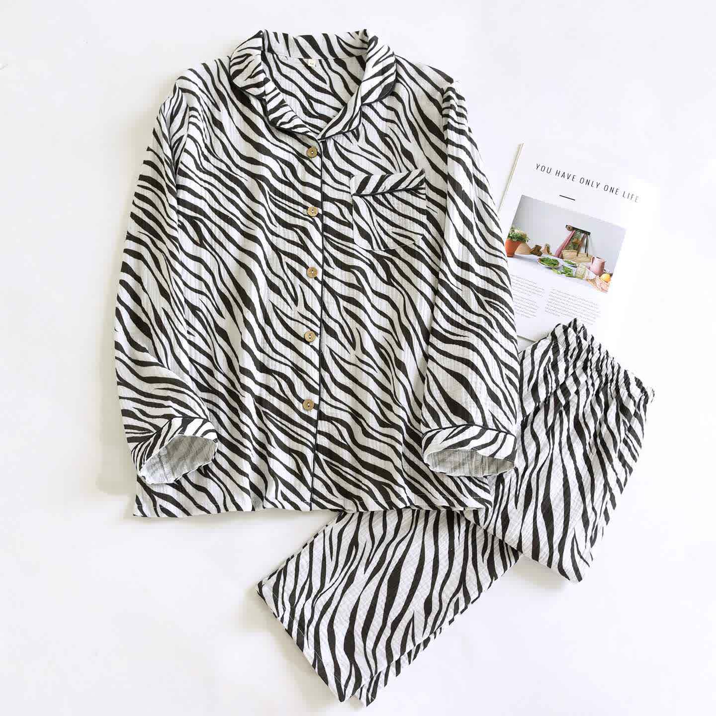 Modernes Pyjama-Set aus Baumwollgaze mit Zebrastreifen - image 1