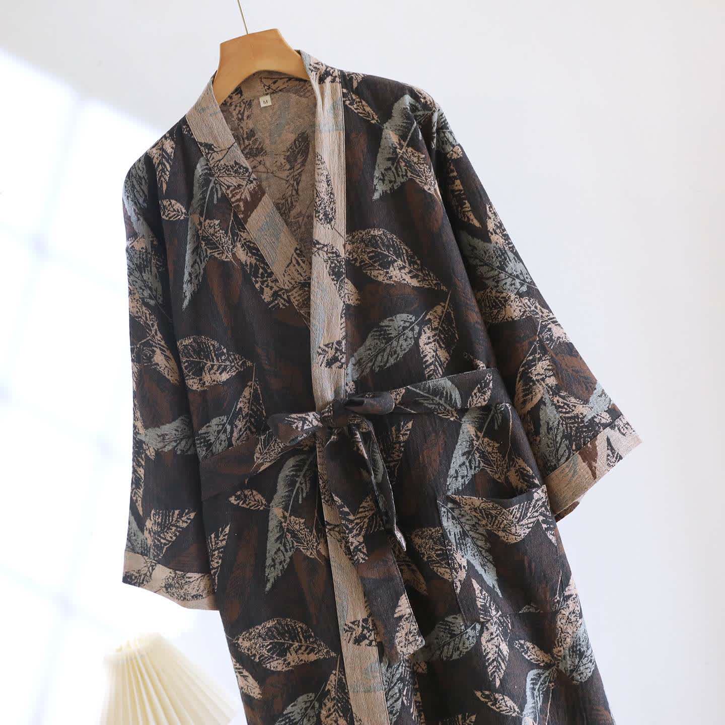 Bademantel aus Baumwoll-Jacquard mit Blattmotiv im Kimono-Stil - image 3