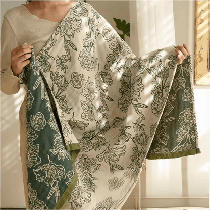 Badetuch aus Baumwollgaze mit Jacquardmuster und Pfingstrosenmotiv - image 5