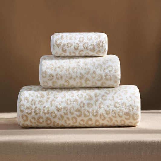 Luxuriöses Badetuch-Set mit Leopardenmuster (3er-Pack) - 3er-Set - 30cm x 30cm+35cm x 75cm+80cm x 150cm - image 0