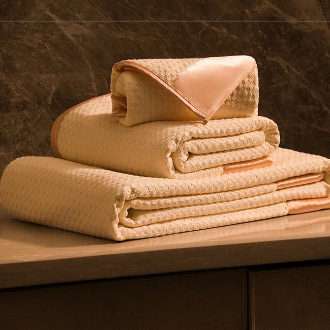 Badetuchset aus Satin mit Waffelmuster (2er-Pack) - Sekt - 35 cm x 75 cm+85 cm x 150 cm - image 7