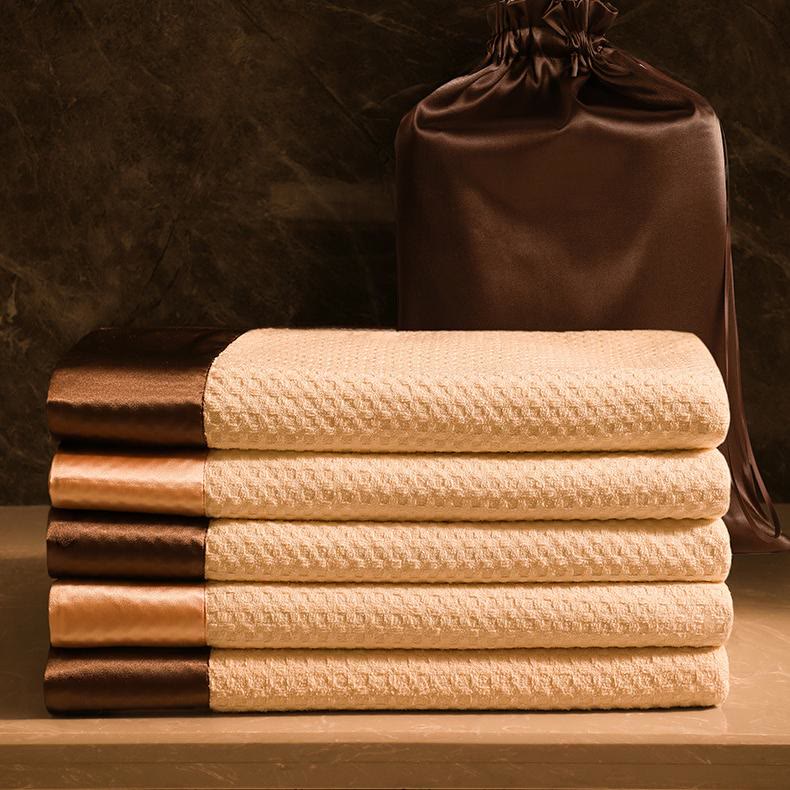 Badetuchset aus Satin mit Waffelmuster (2er-Pack) - image 0