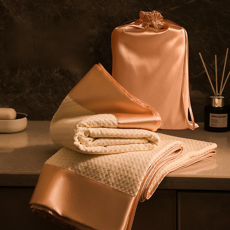 Badetuchset aus Satin mit Waffelmuster (2er-Pack) - image 5
