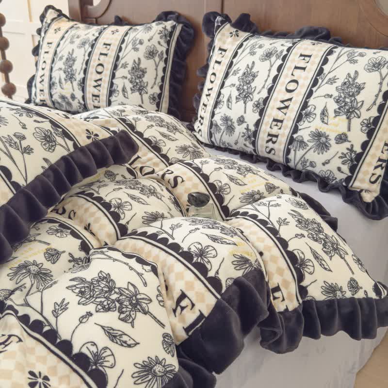 Warmes Bettwäscheset aus Plüsch mit Blumenmuster und Rüschen - image 4