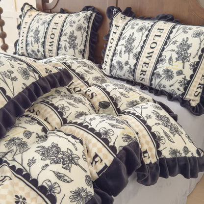 Warmes Bettwäscheset aus Plüsch mit Blumenmuster und Rüschen - image 4