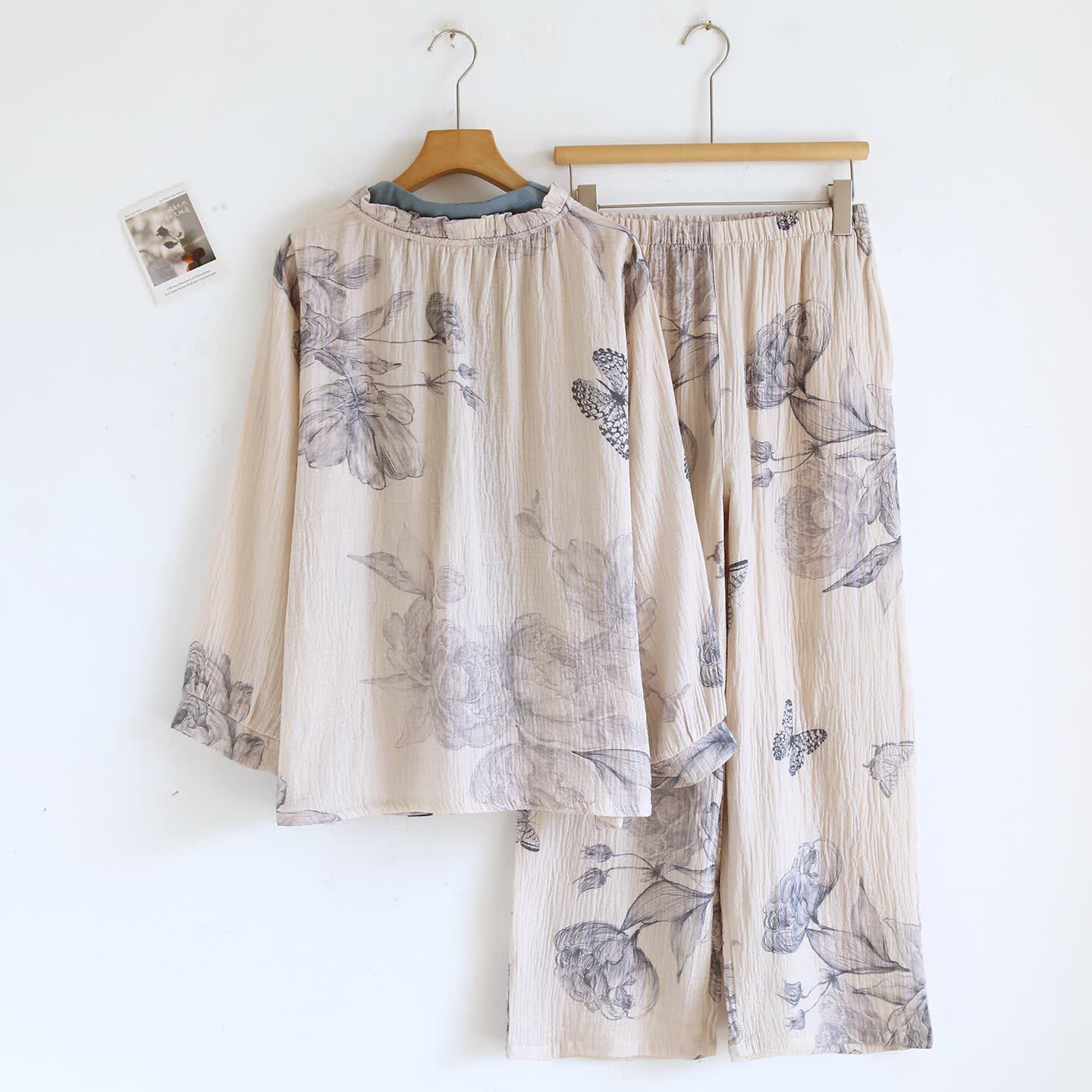 Loungewear-Set aus Baumwolle mit orientalischem Schmetterlings- und Blumenmuster - image 1