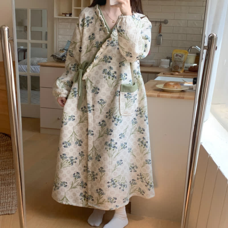 Elegantes Nachthemd mit Blumenmuster und Rüschen und Tasche - XXL - image 1