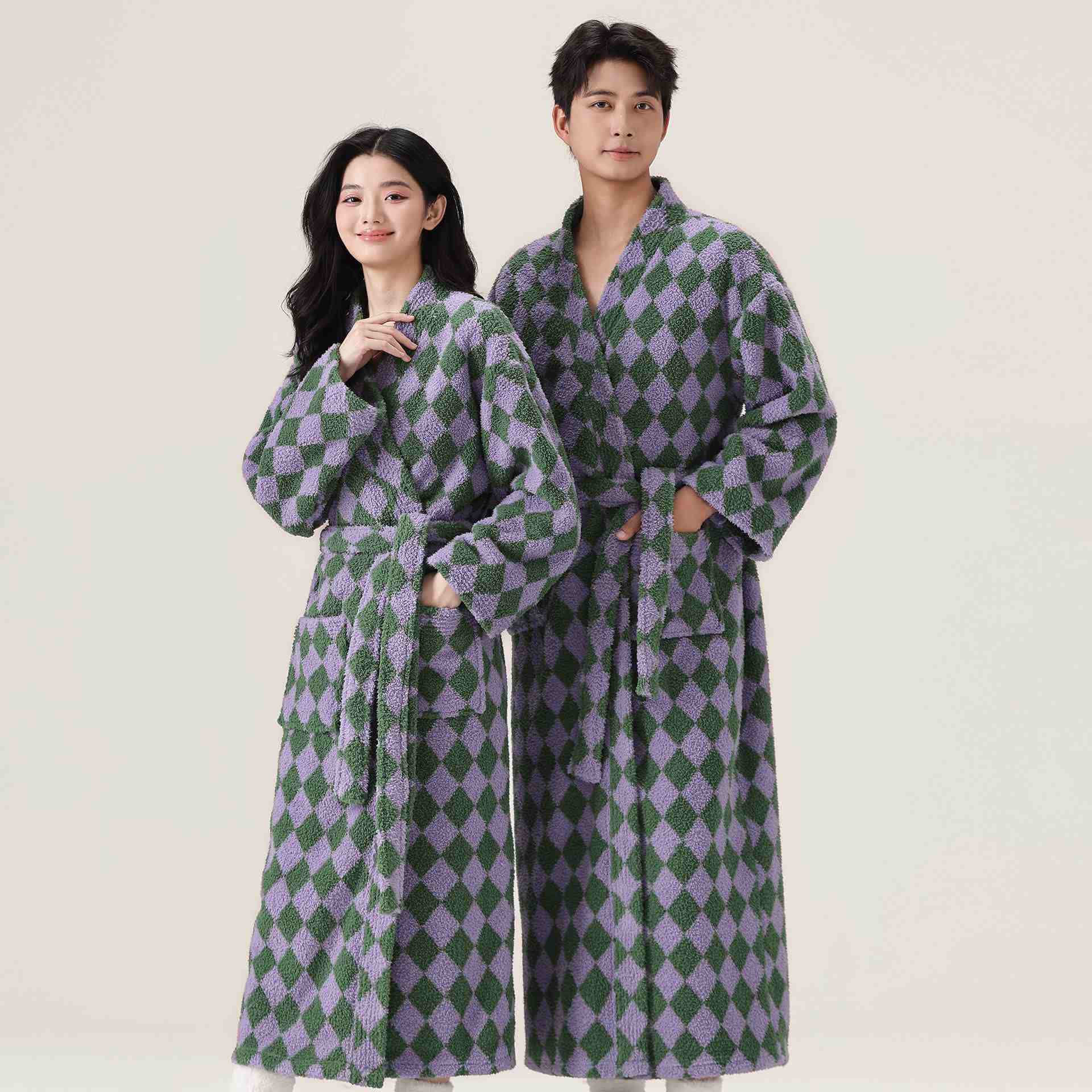 Unisex-Bademantel aus Plüsch mit Rautenmuster - image 3