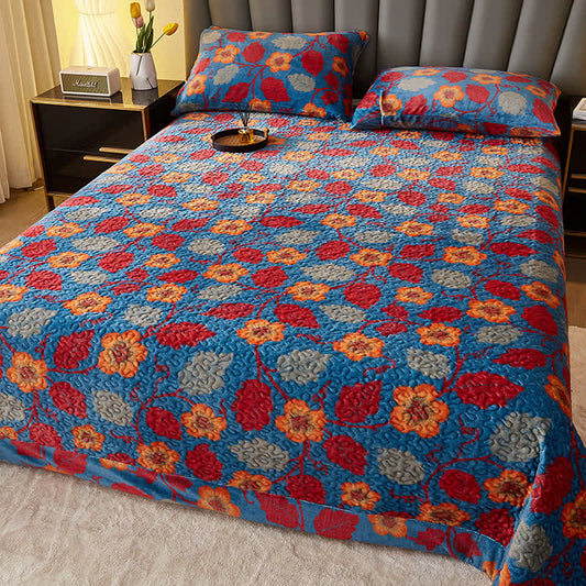Ownkoti Gesteppte Plüschdecke mit Blumenblattmuster - Tagesdecke mit 2 Kissenbezügen - 230cm x 250cm - image 0