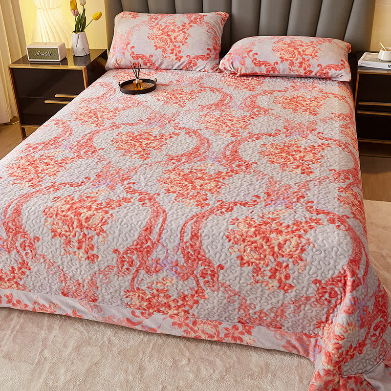 Ownkoti Vintage Floral Gesteppte Plüschdecke - Tagesdecke mit 2 Kissenbezügen - 230cm x 250cm - image 0