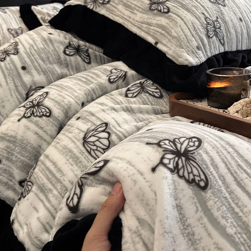 Ownkoti Schmetterlings-Bettwäscheset mit Rüschen aus Plüsch (4-teilig) - image 8