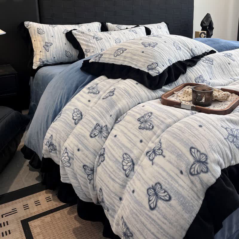 Ownkoti Schmetterlings-Bettwäscheset mit Rüschen aus Plüsch (4-teilig) - Blau - 220cm x 240cm - image 11