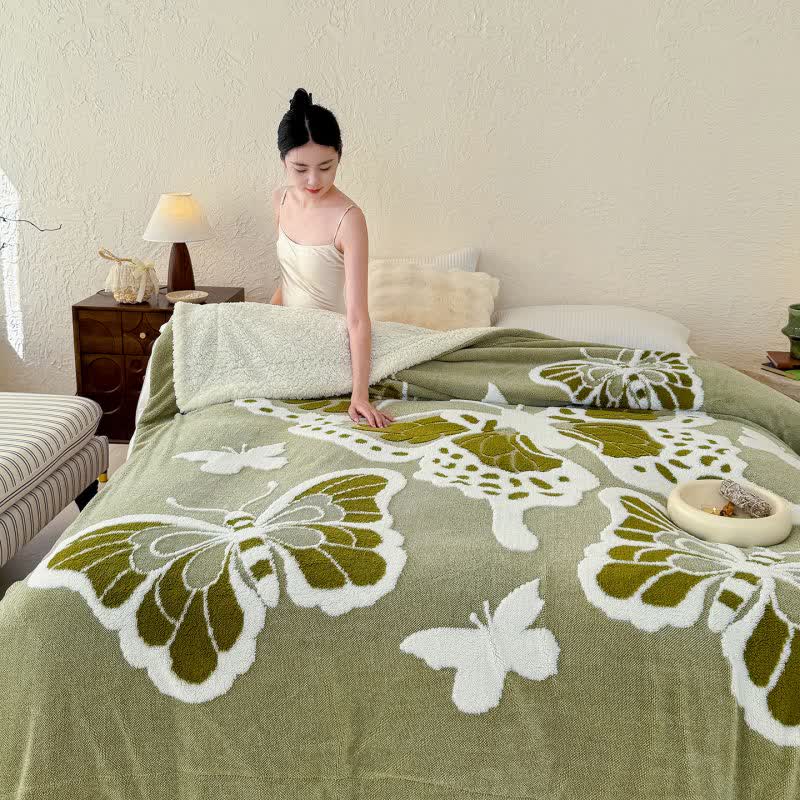 Ownkoti – Plüschdecke mit Schmetterlingsprägung im Natur-Stil - image 2
