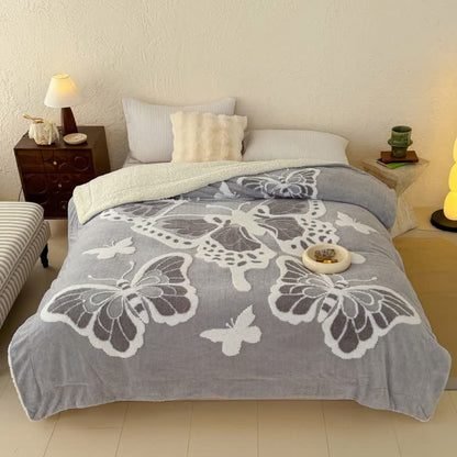 Ownkoti – Plüschdecke mit Schmetterlingsprägung im Natur-Stil - Grau - 200cm x 230cm - image 13