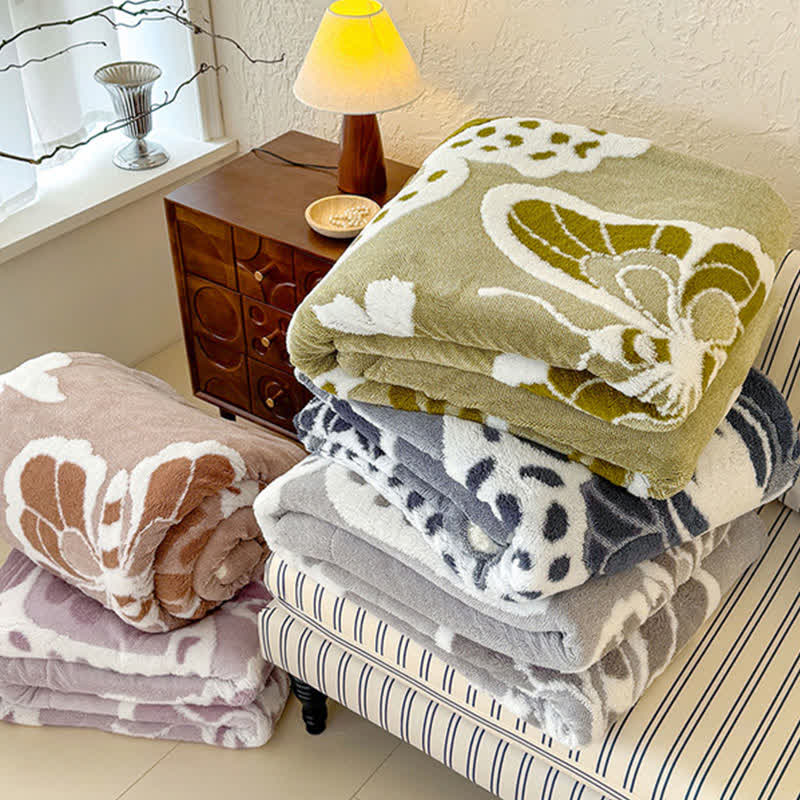 Ownkoti – Plüschdecke mit Schmetterlingsprägung im Natur-Stil - image 1
