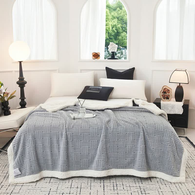Karierte Jacquard-Plüschdecke - image 0