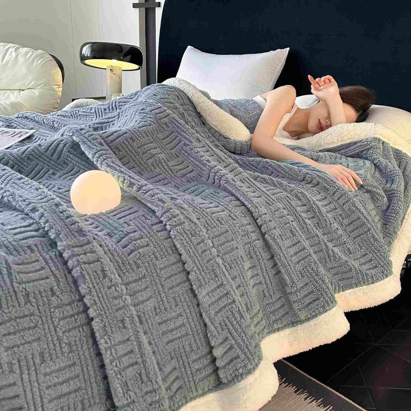 Karierte Jacquard-Plüschdecke - image 2