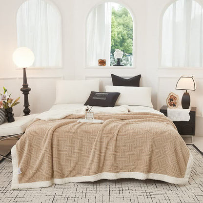 Karierte Jacquard-Plüschdecke - image 15