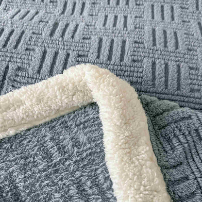 Karierte Jacquard-Plüschdecke - image 4