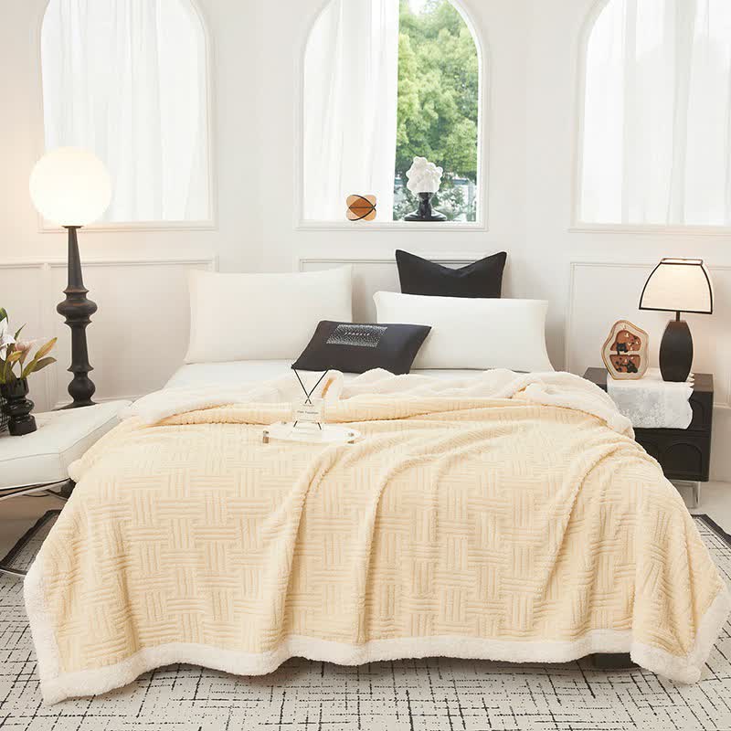 Karierte Jacquard-Plüschdecke - image 13