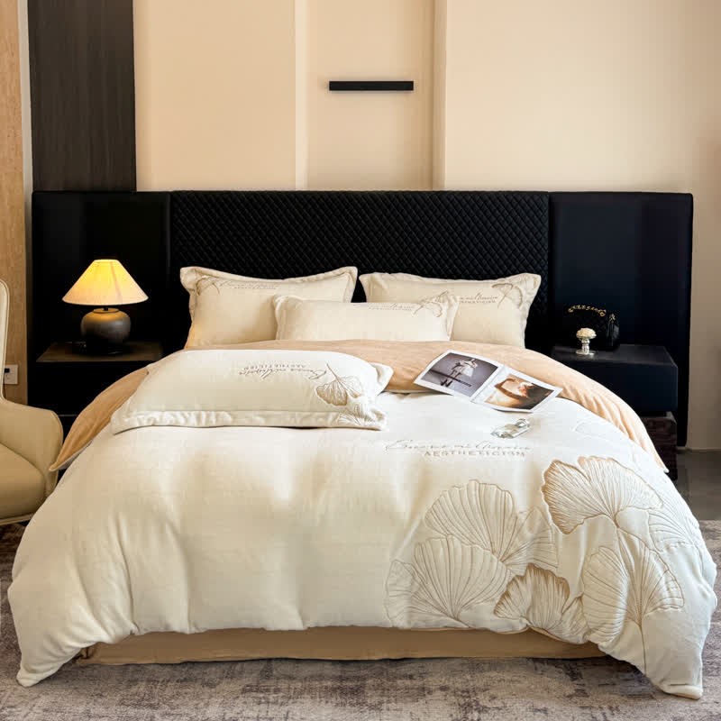 Ownkoti Elegantes Ginkgoblatt-Plüsch-Bettwäscheset (4-teilig) - Weiß - 220cm x 240cm - image 1