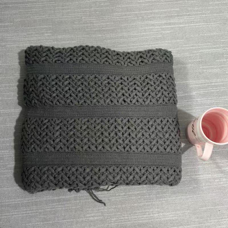 Ownkoti Einfarbige, geometrische Zopfstrickdecke - Dunkelgrau - 130cm x 230cm - image 10