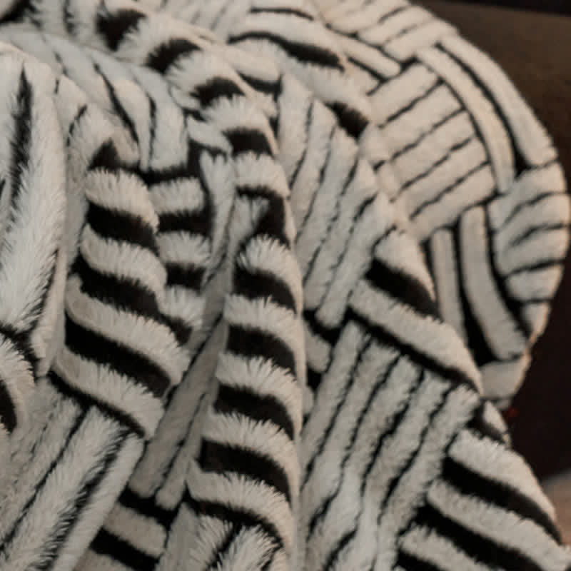 Ownkoti Jacquard-Fleecedecke mit geometrischem Muster - image 8