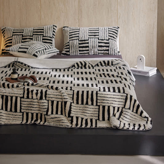 Ownkoti Jacquard-Fleecedecke mit geometrischem Muster - Schwarzweiß - Königin - image 0