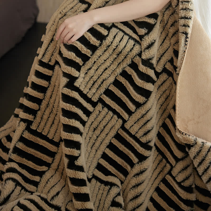 Ownkoti Jacquard-Fleecedecke mit geometrischem Muster - image 15