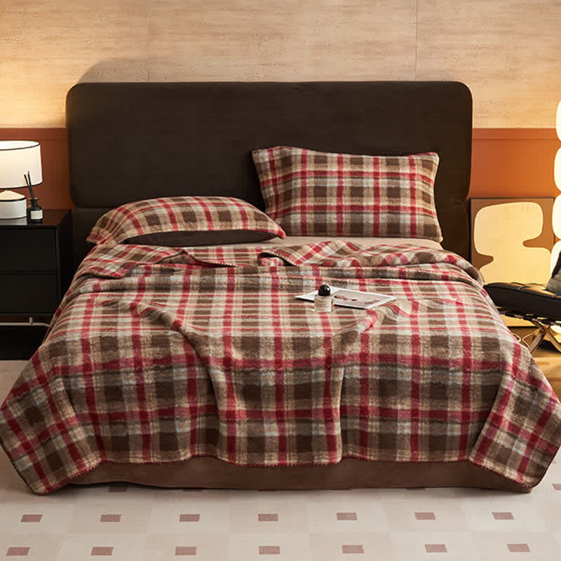 Ownkoti Wendbare Fleecedecke im klassischen Karomuster – vielseitig verwendbar - image 1